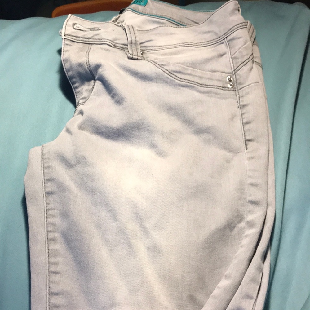 Light grey gently worn YMI size 7 skinny jean